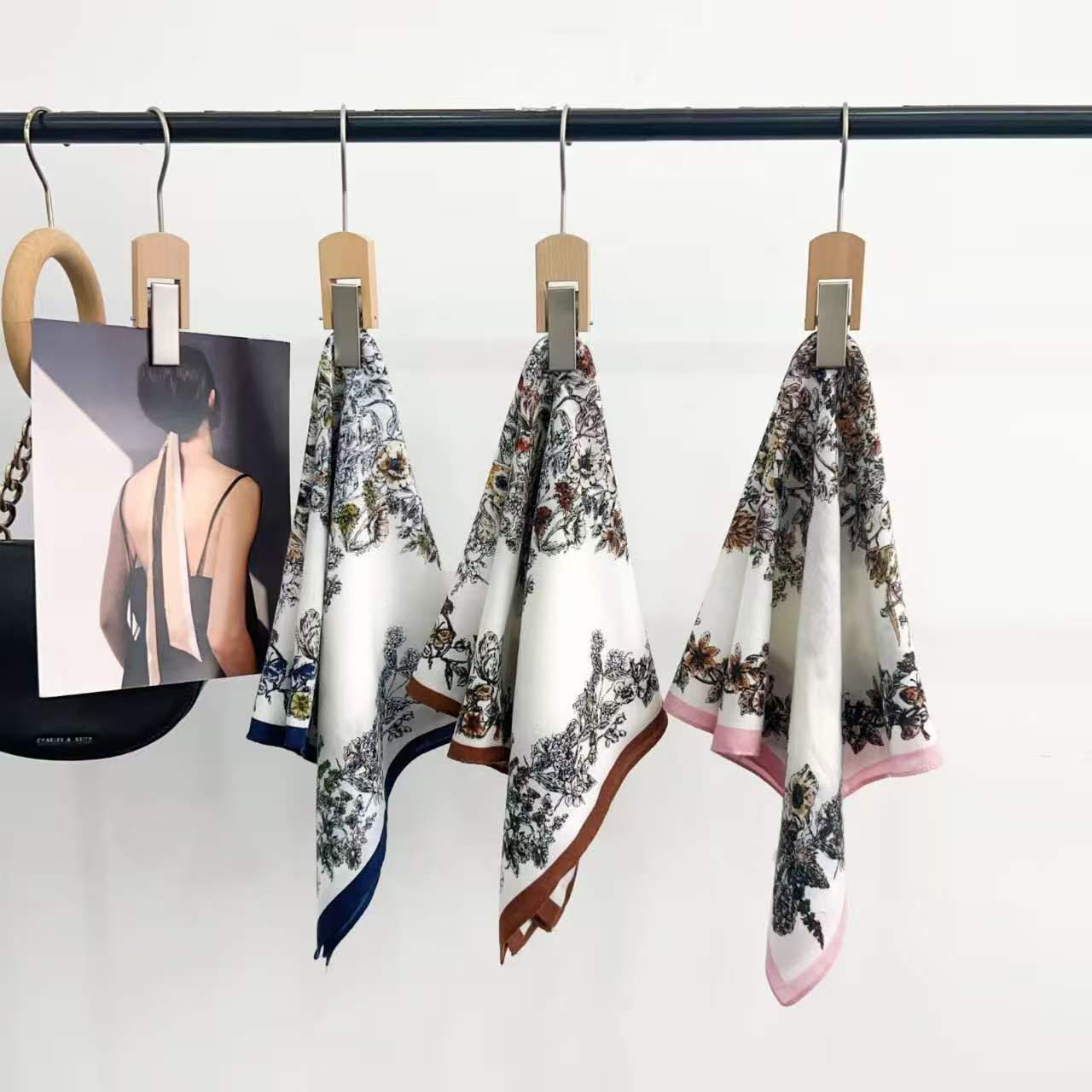 Carré foulard à motifs floraux (x12)#9