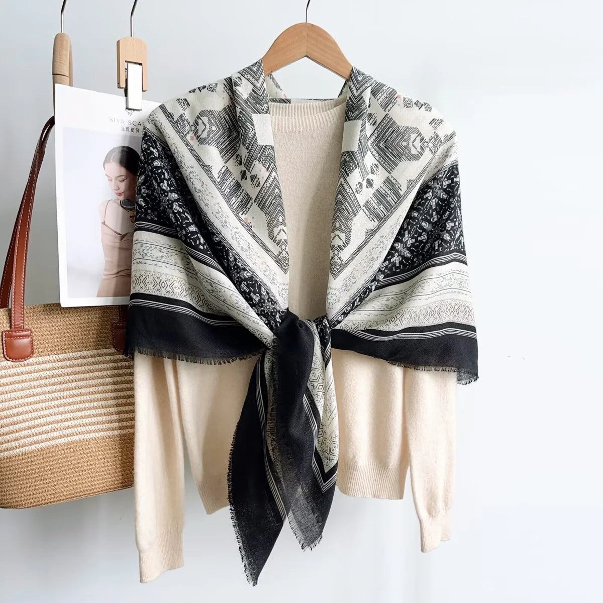 Grand Foulard Carré Ethnique Motif Géométrique à Franges (x6)