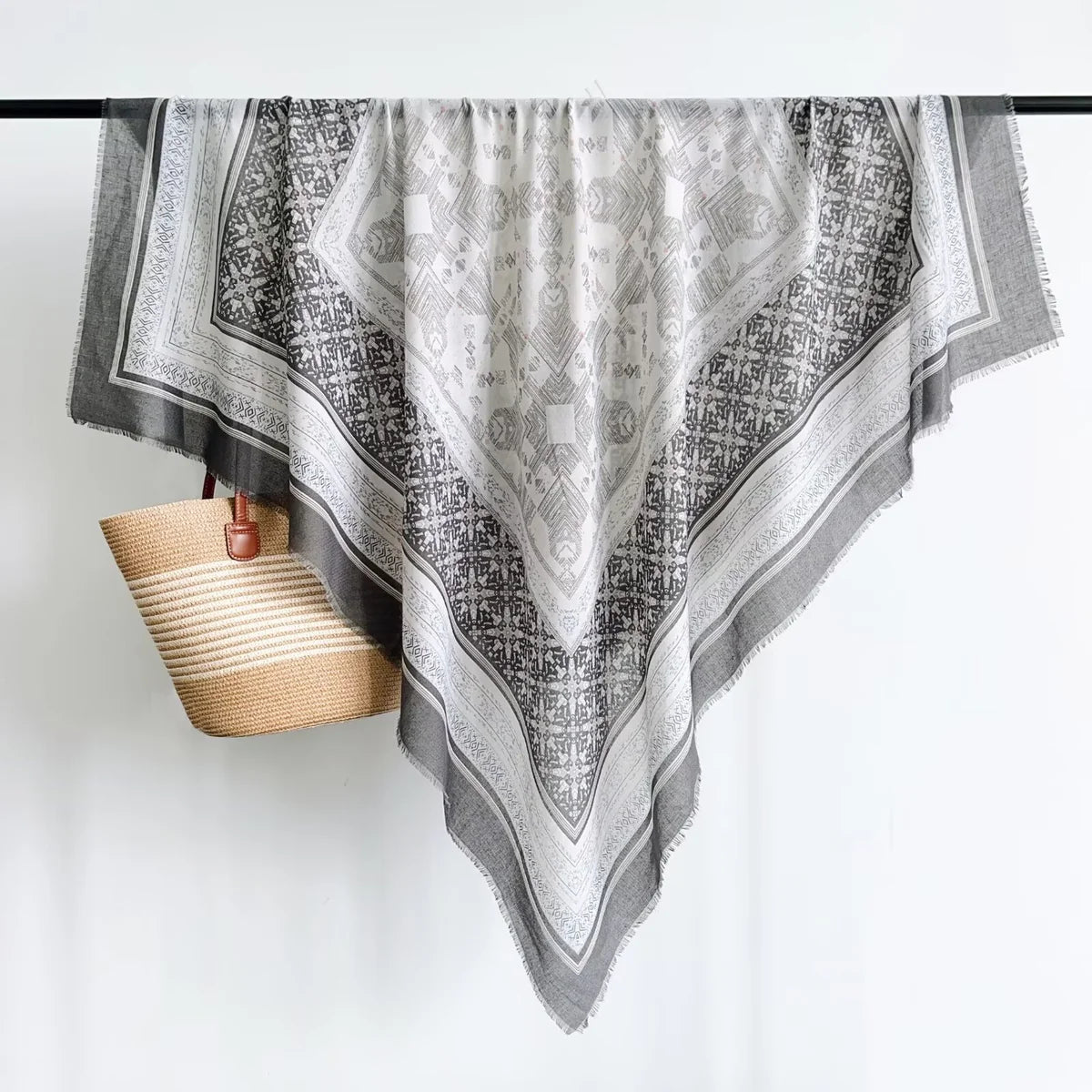 Grand Foulard Carré Ethnique Motif Géométrique à Franges (x6)