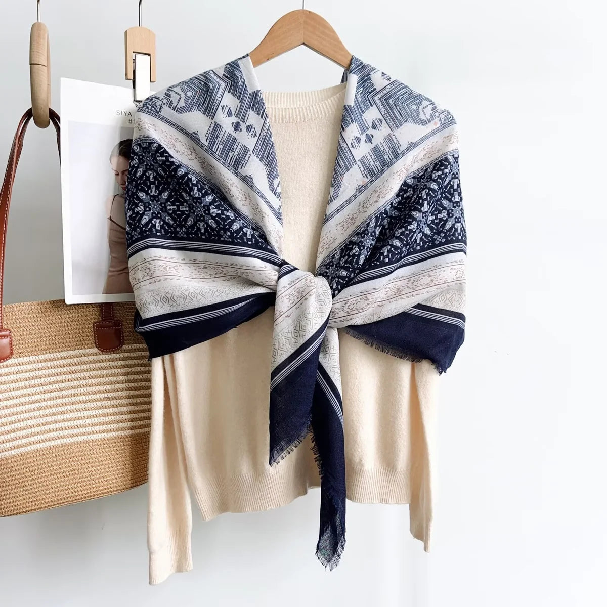 Grand Foulard Carré Ethnique Motif Géométrique à Franges (x6)