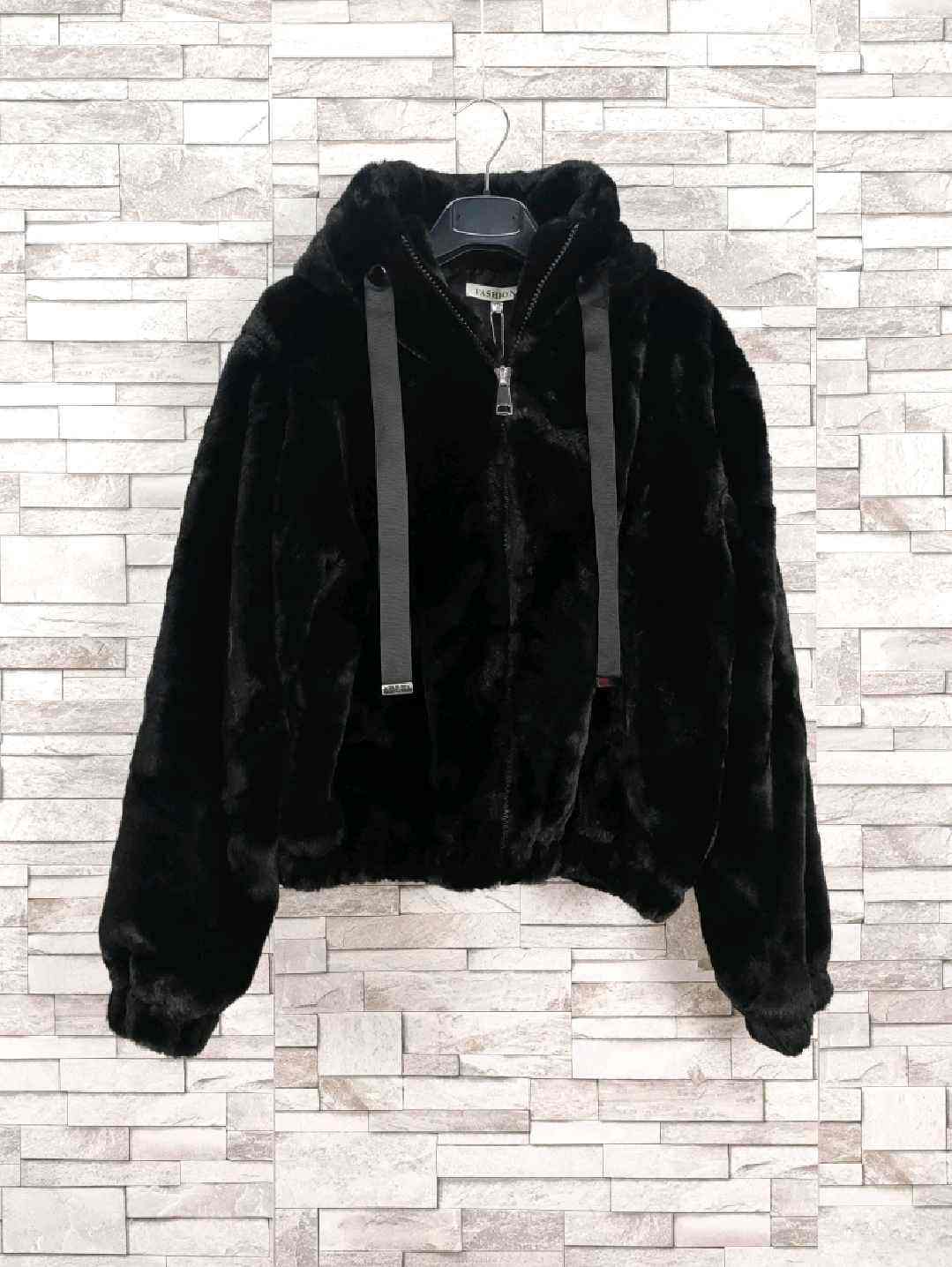 Manteau fourrure court avec capuche (x4)