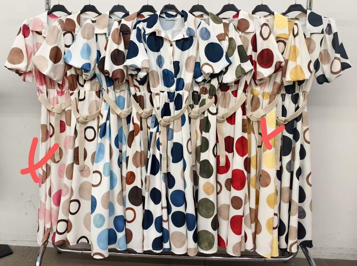 Robe Longue à Pois Abstraits, boutonnée à manches bouffantes(x4)