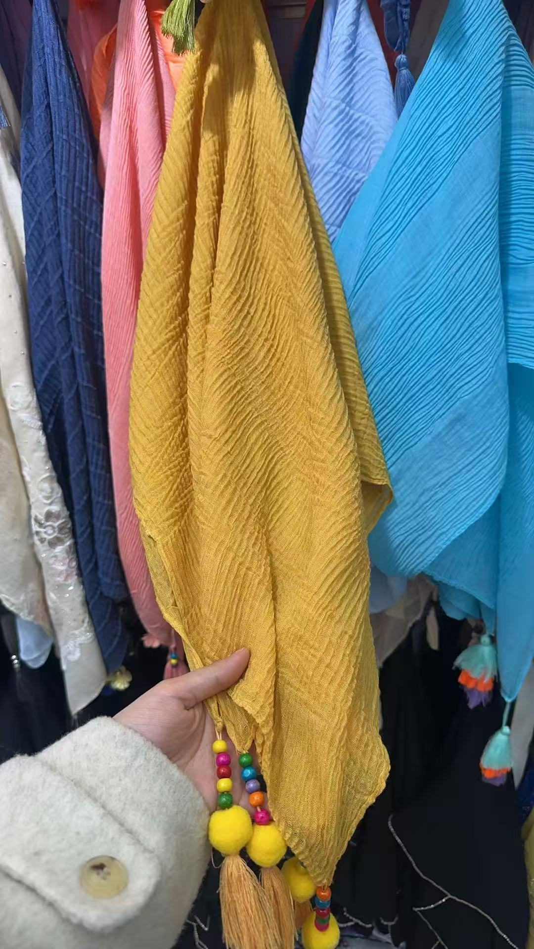 Foulard avec pompon (x12)