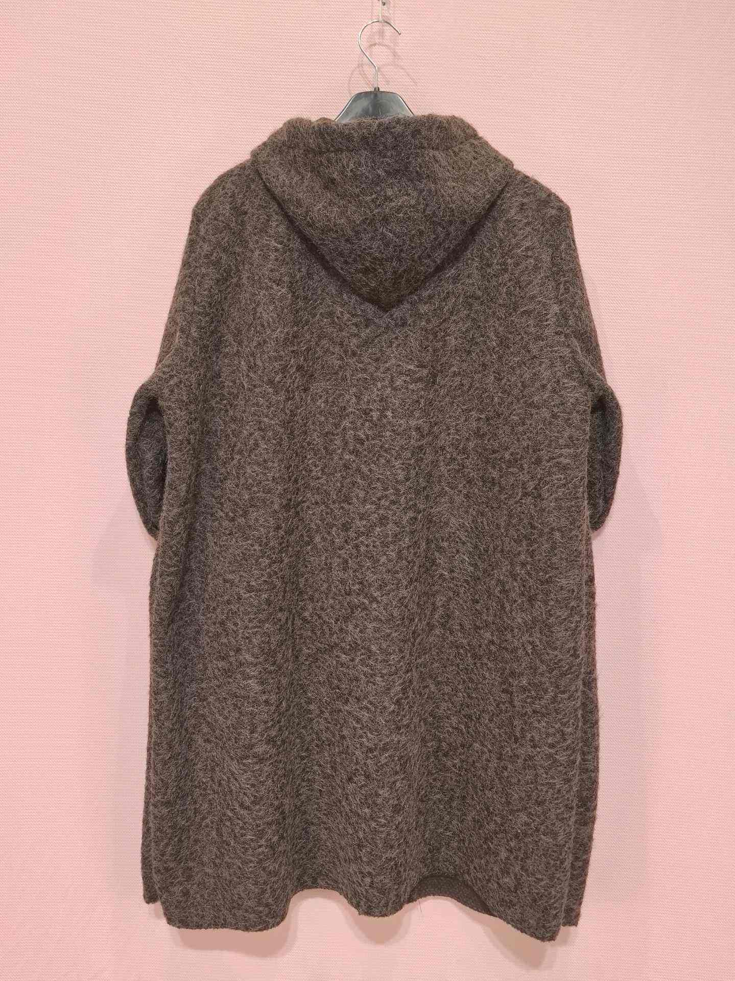Manteau à capuche en laine bouclée avec fermetures brandebourgs (x5)
