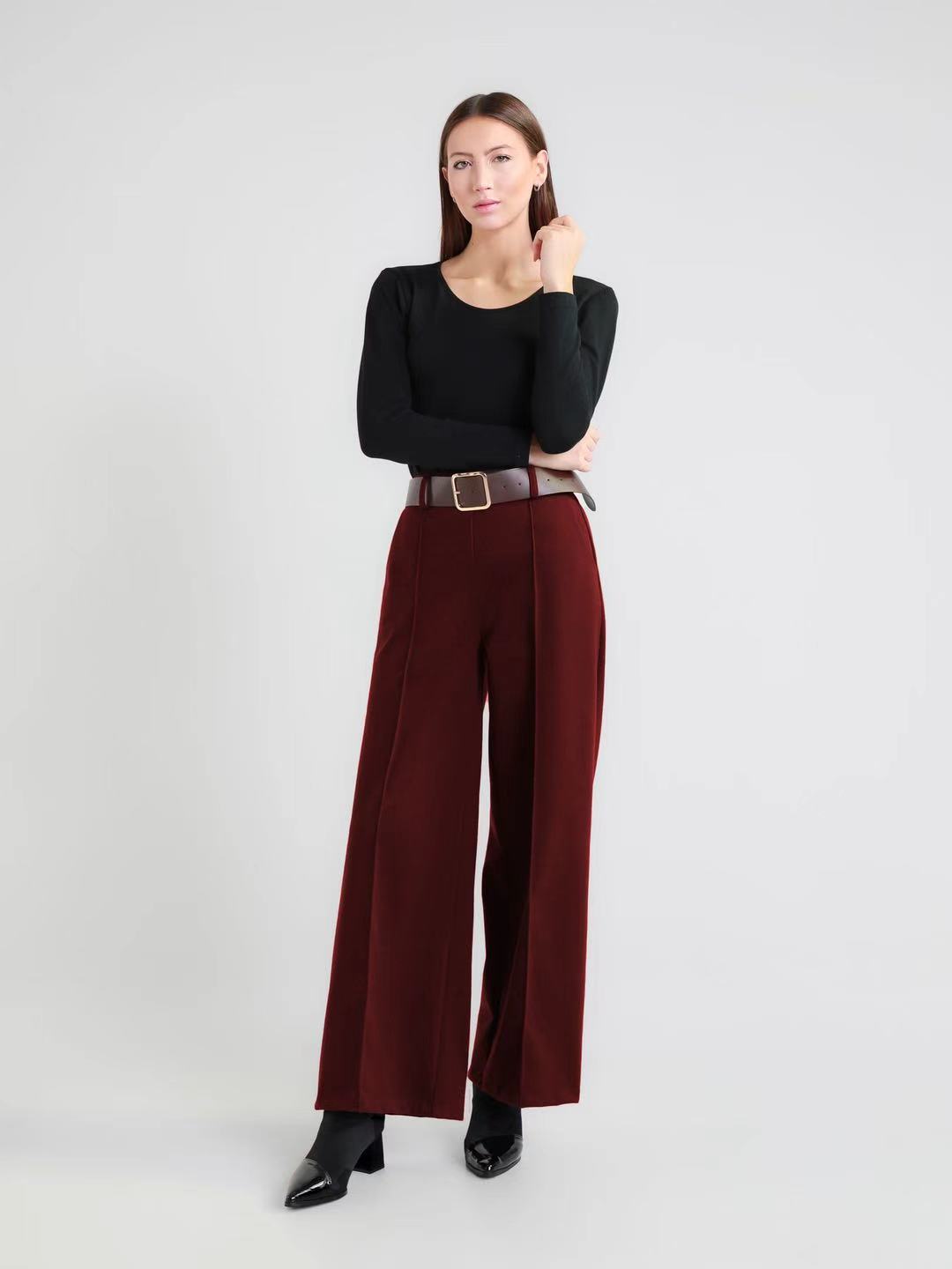 Pantalon Large avec plis frontaux
Taille élastique au dos pour un ajustement confortable.(x6)