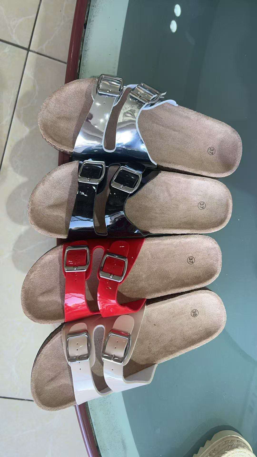 Claquettes femmes doubles boucle (x12)