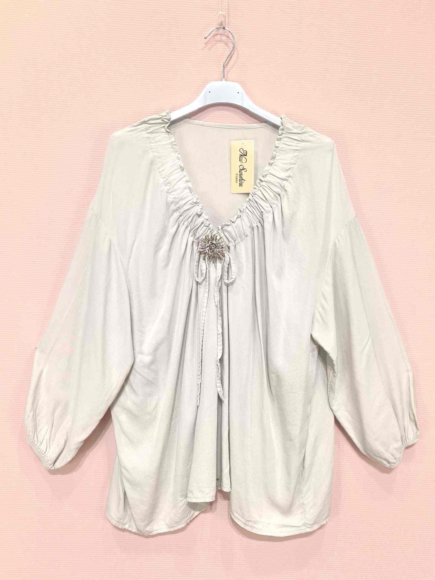 Blouse bohème à col froncé et broche vintage (x8)