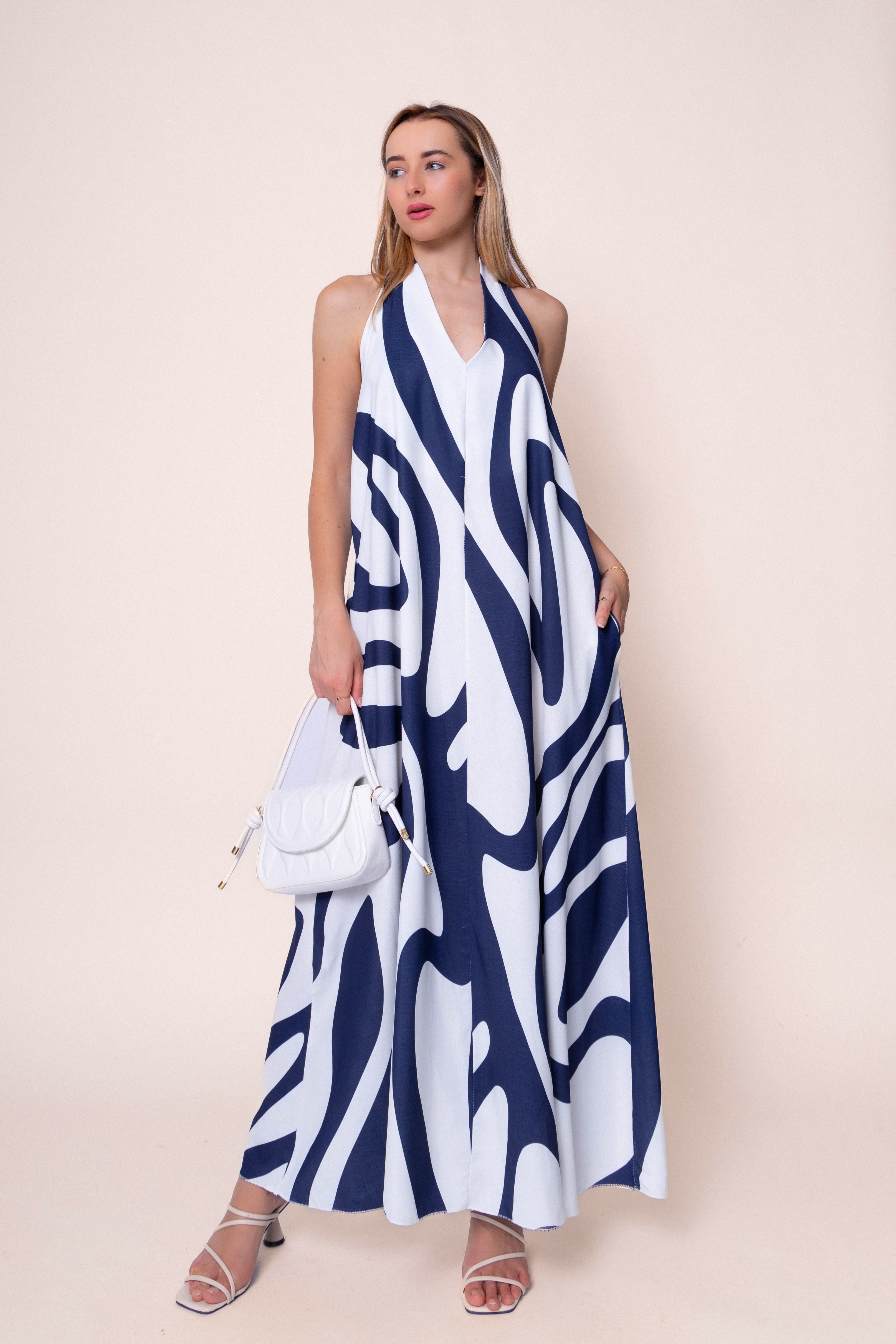 Robe Longue Dos Nu Avec Un Col Halter (x6)