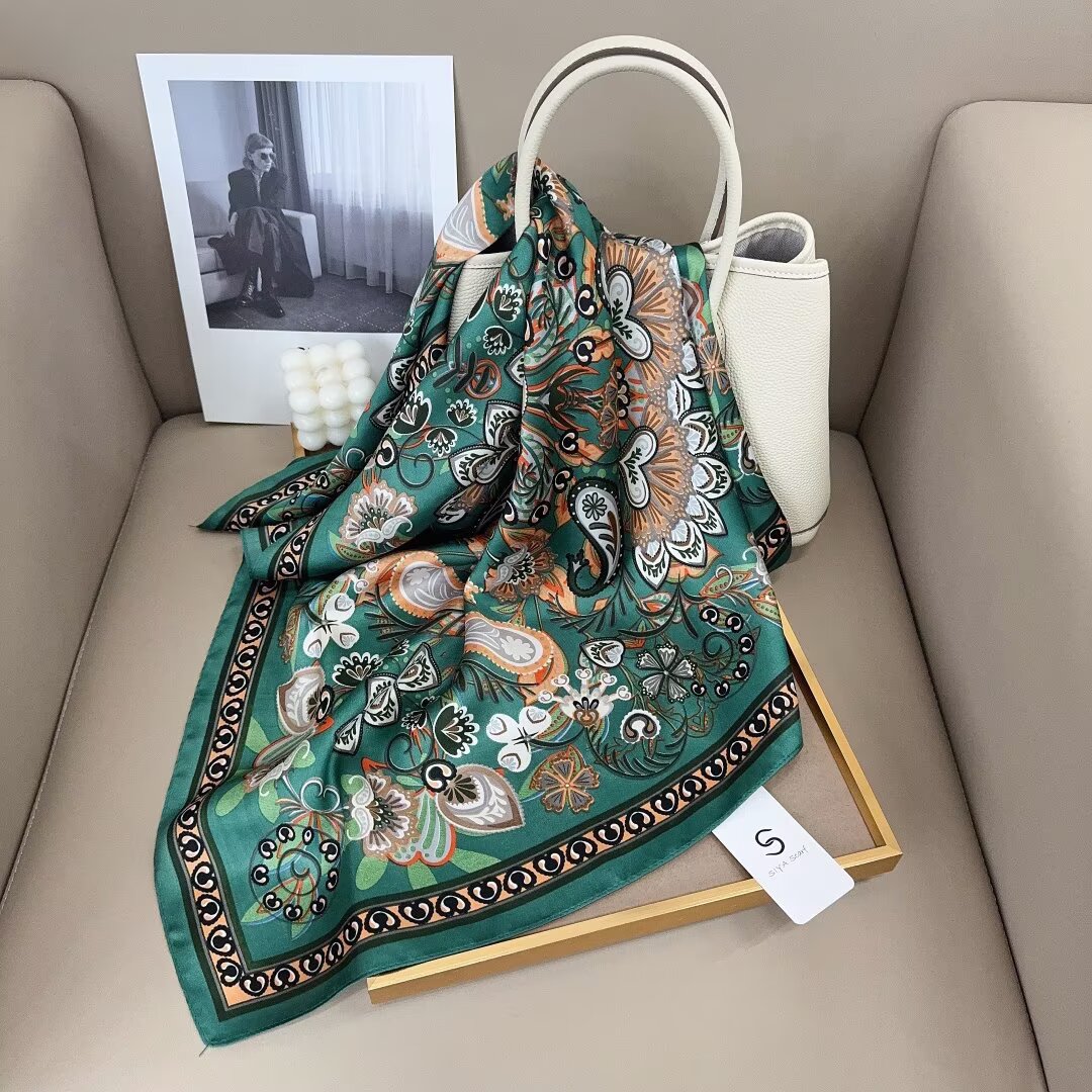 Foulard Carré touche soie 70cmx70cm (x12)#55