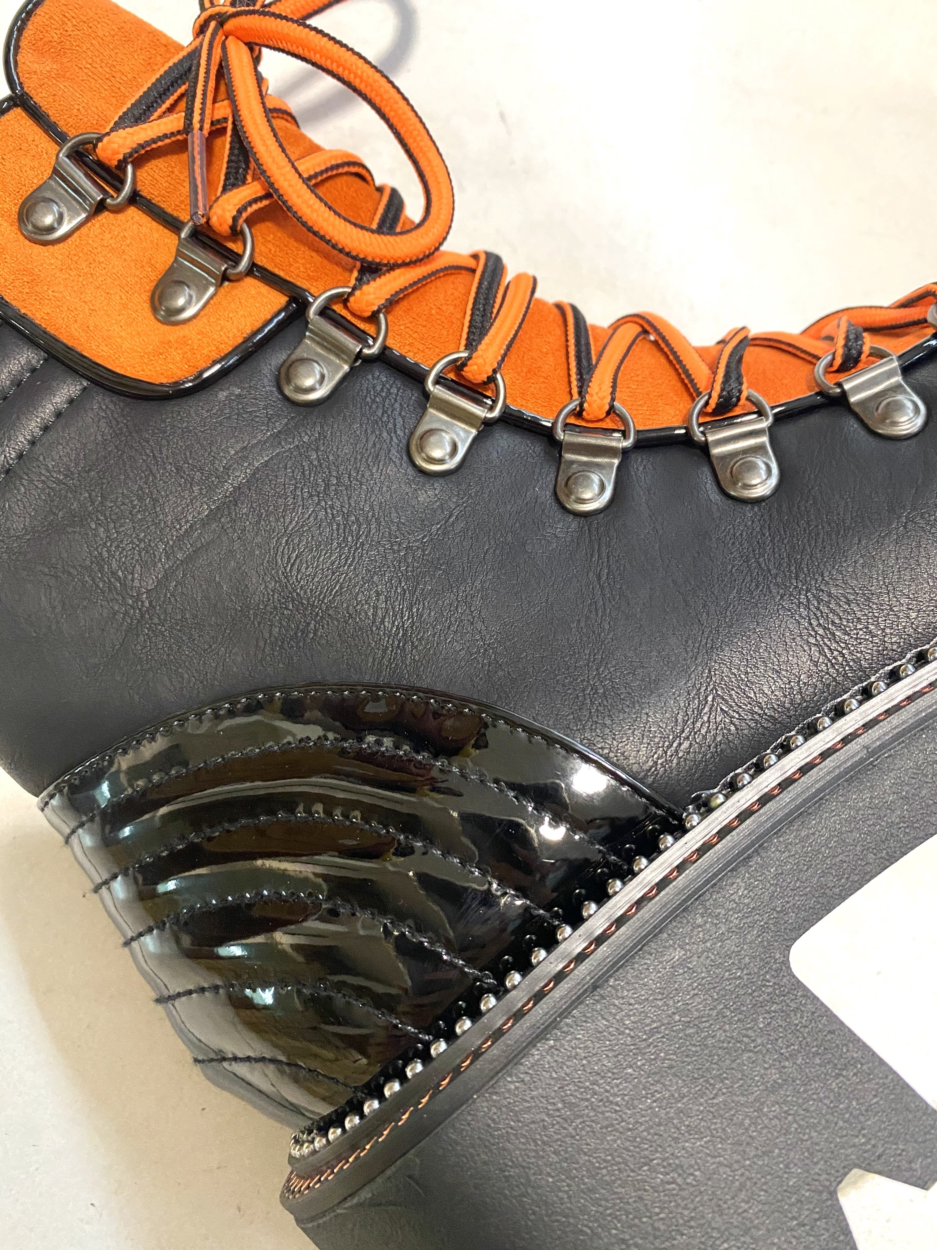 Bottines combat boots fourré ELISE (x12) 21,00€/paire | Grossiste-pro