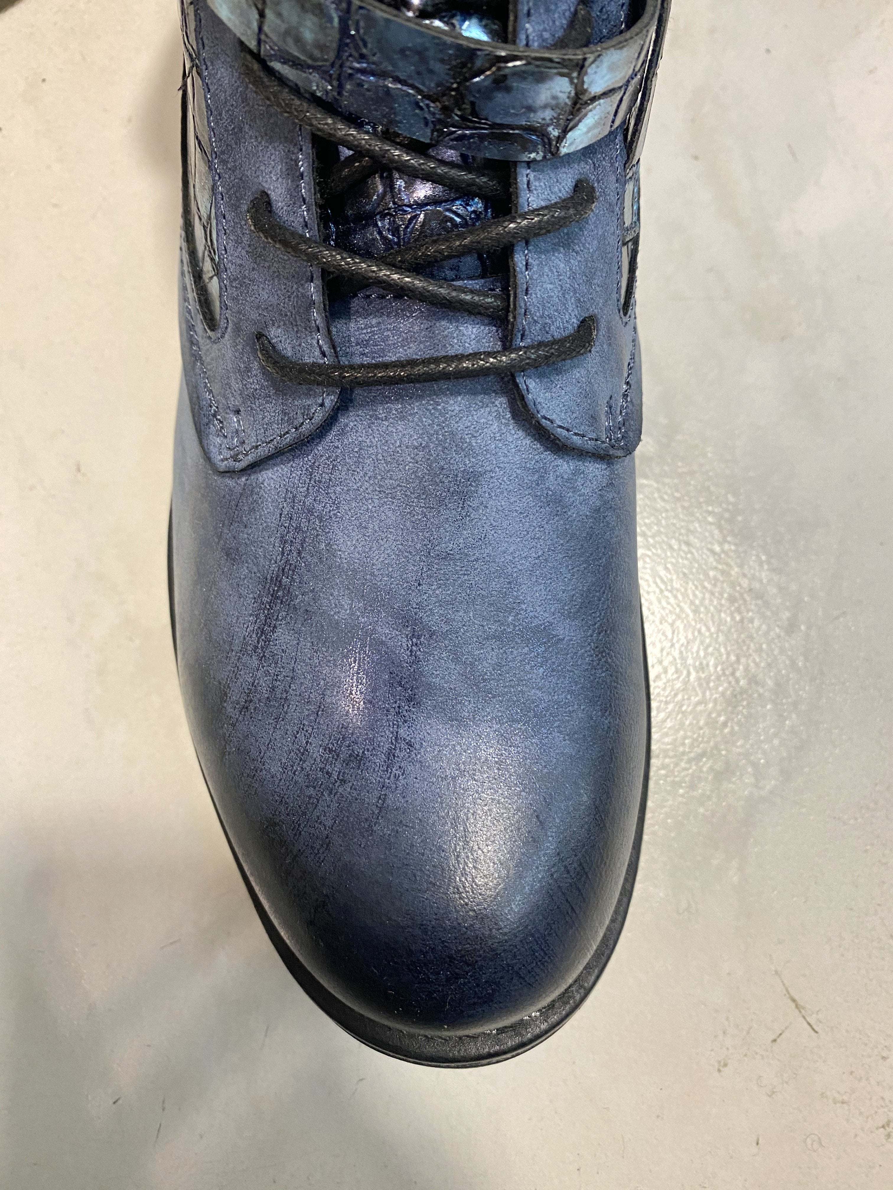 Bottines effet écailles boots CHARLIE (x12) 20,00€/paire | Grossiste-pro