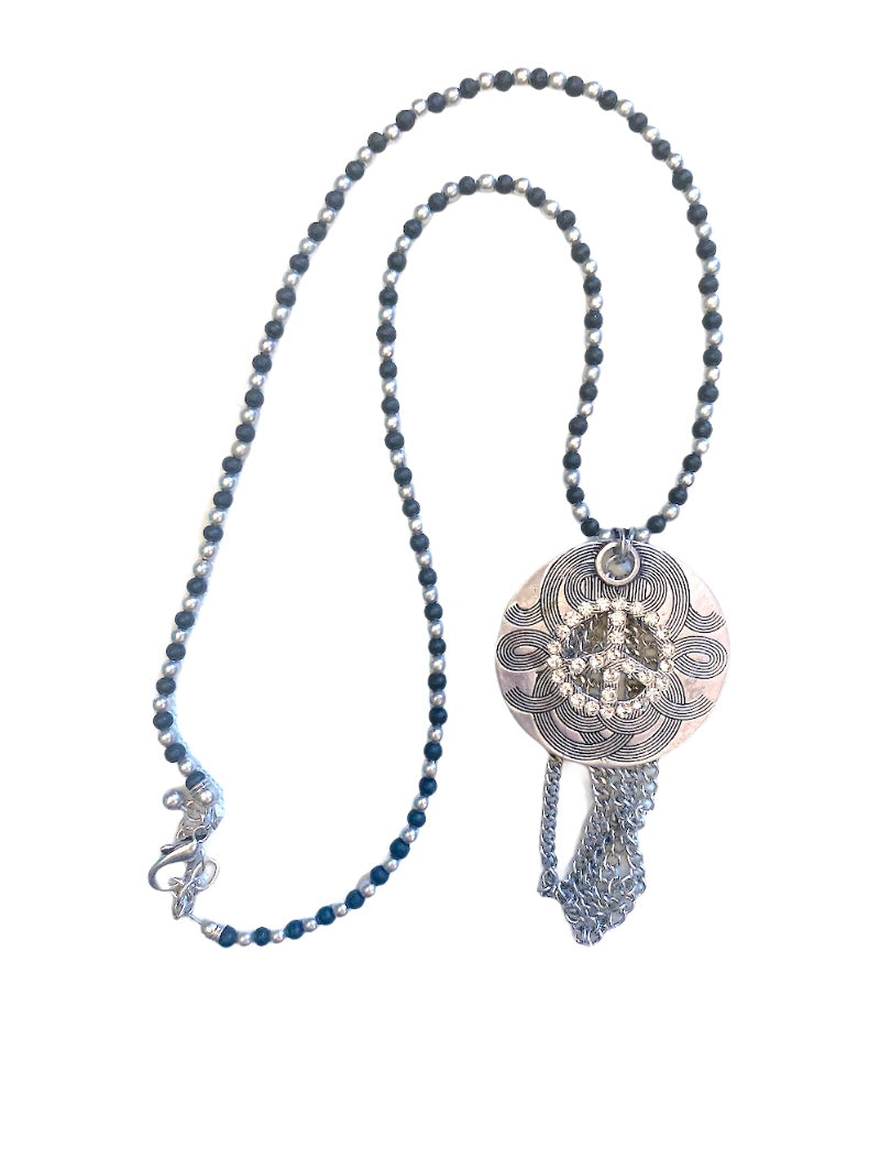 Collier sautoir fantaisie Peace noir