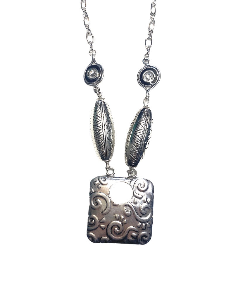 Collier sautoir fantaisie Chaîne carrée