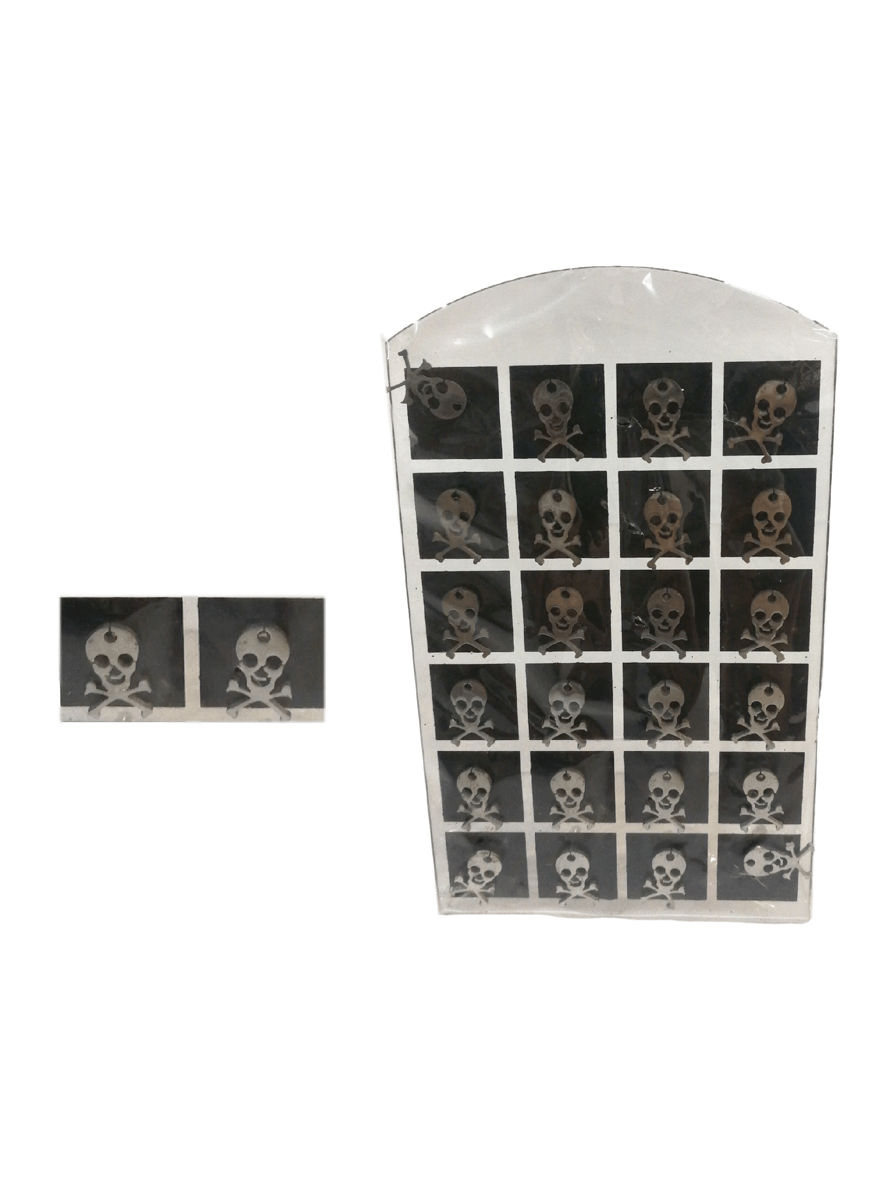 LOT DE 12 - Boucles d'oreilles motif tête mort 0,62€/paire | Grossiste-pro