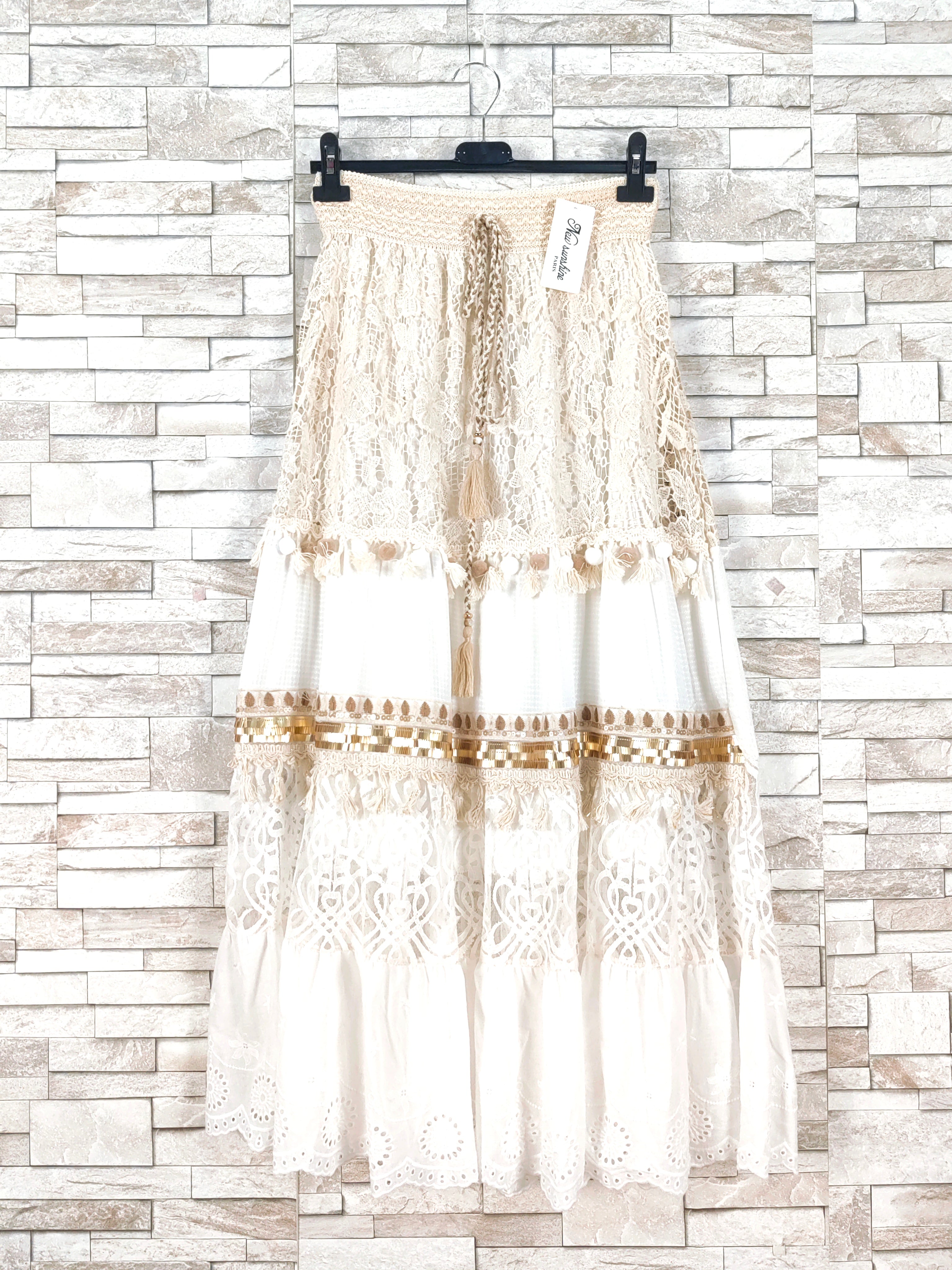 Long lace skirt (x4)