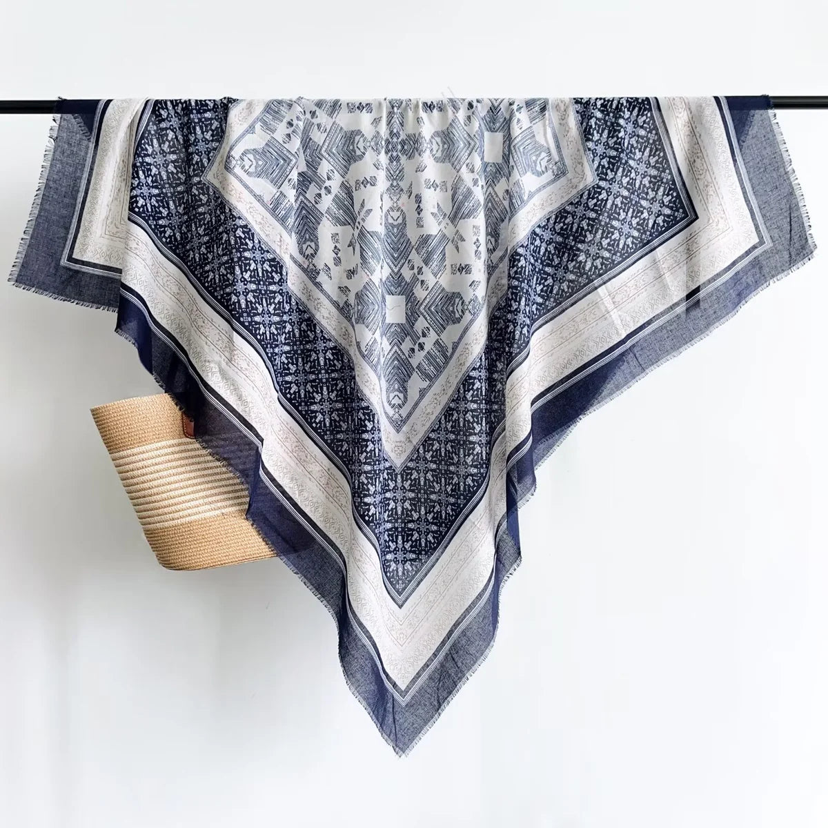 Grand Foulard Carré Ethnique Motif Géométrique à Franges (x6)