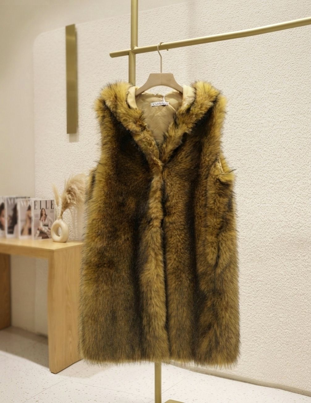 Gilet En Fausse Fourrure À Capuche (x4)