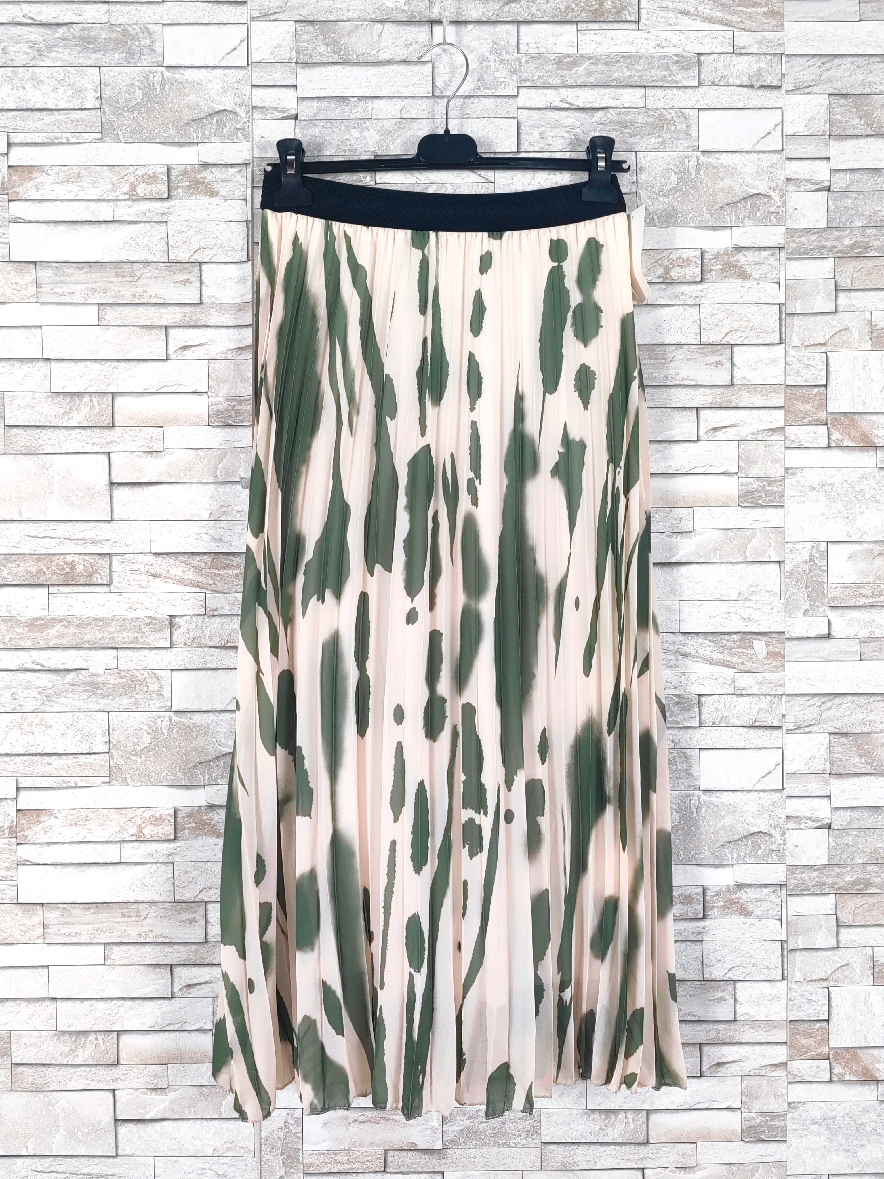 Long printed pleated skirt (x6)