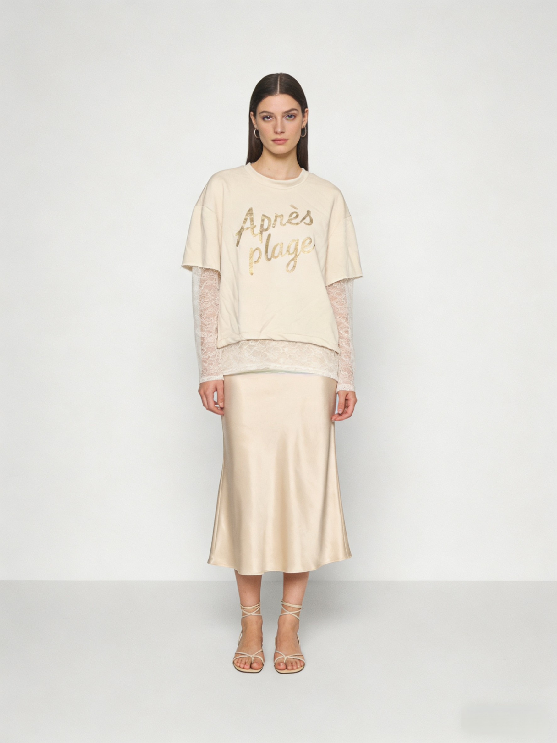 Sweat avec manches en dentelle(x6)