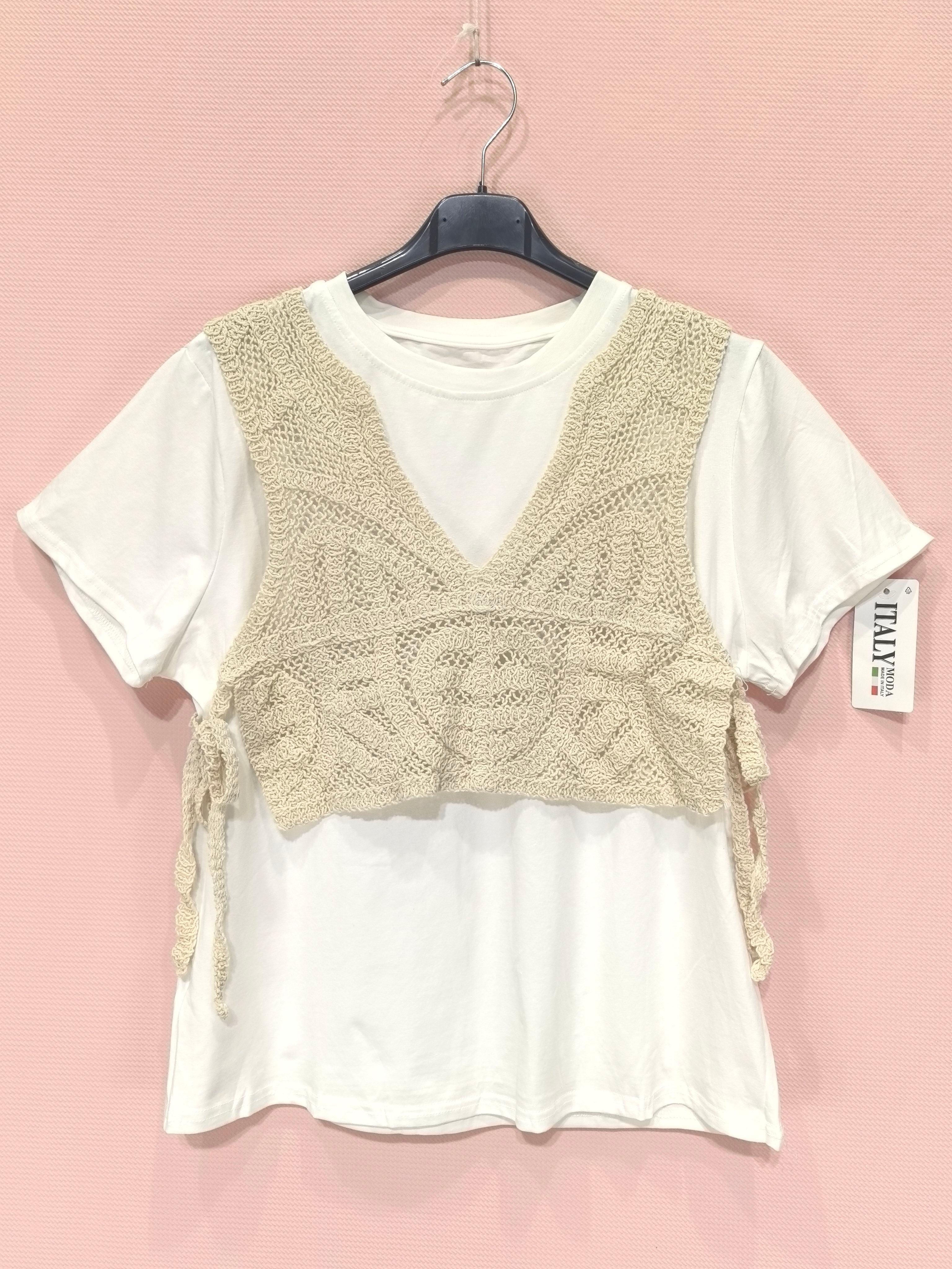 T-shirt blanc avec débardeur crocheté superposé（x8）