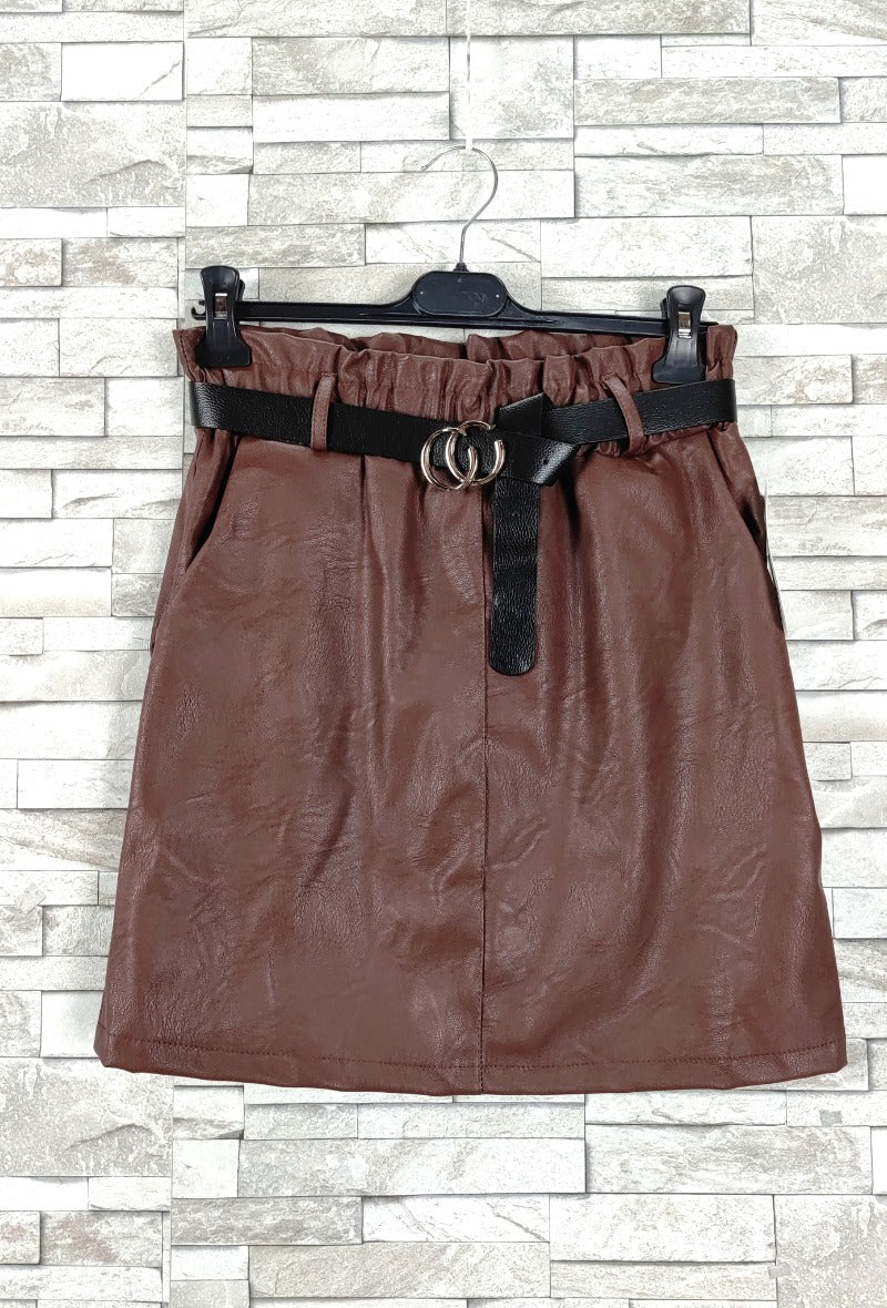 Short faux leather skirt with pocket and belt
 (x6)