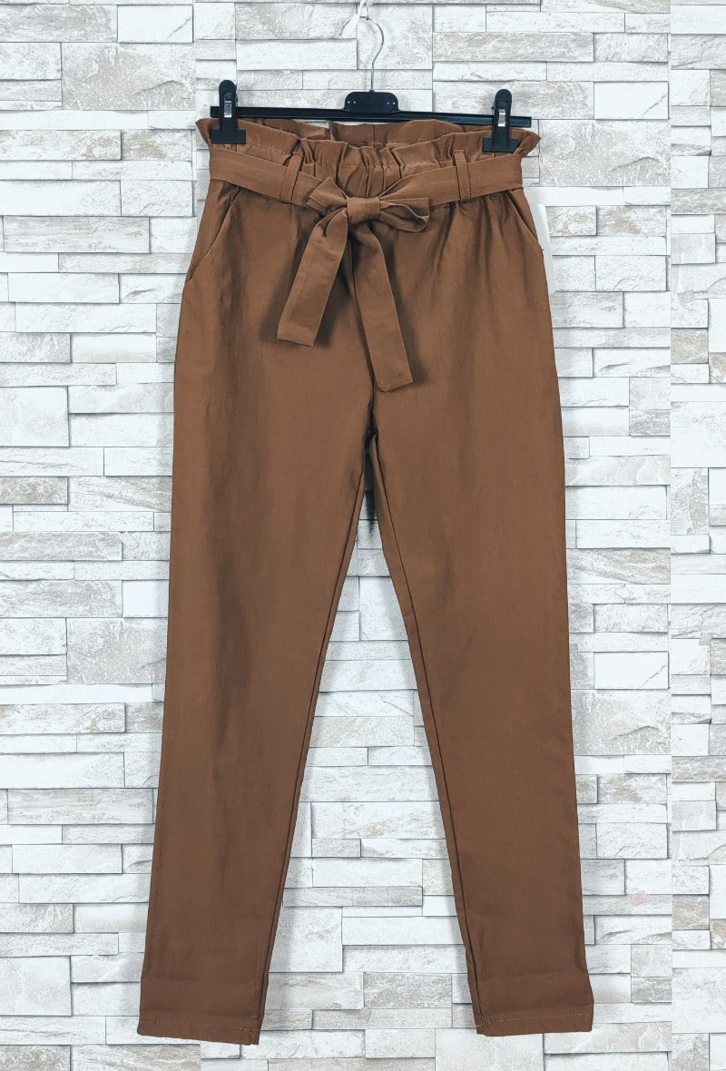 Pantalon à taille froncée à nœud

(x6)