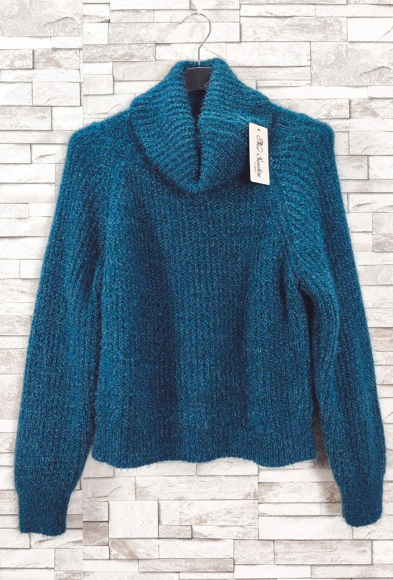 Turtleneck sweater
 (X9)